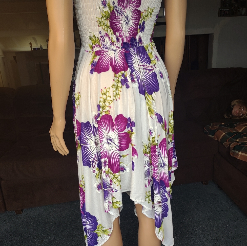Spring V-bottom dress converts to a skirt in a pull OSFM